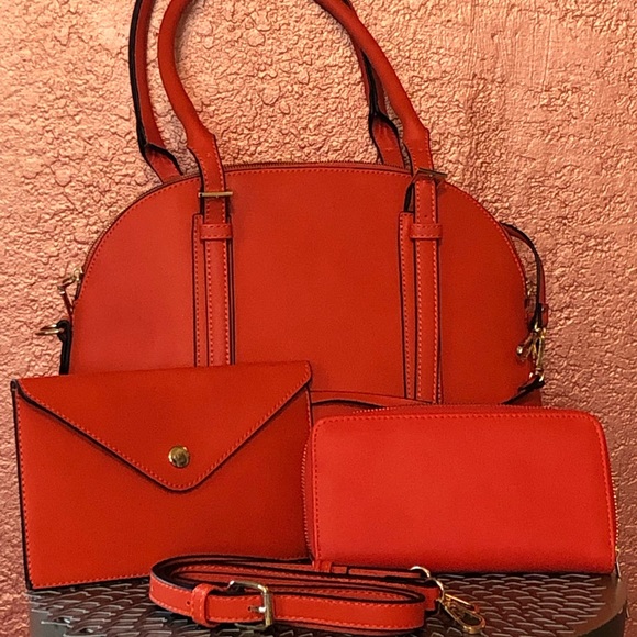 Purse: used once & it is in great condition!!! - Picture 2 of 4